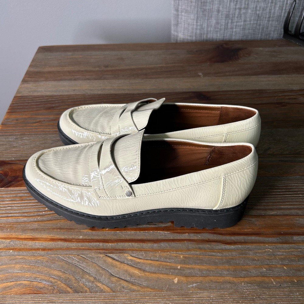 Franco Sarto Womens Cream Crinkle Patent Lug Sole Penny Loafers Size 7.5M